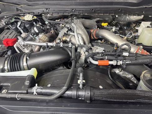 Certified 2025 Ford F450 Lariat w/ Chrome Package image 9