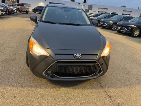 Used 2020 Toyota Yaris LE image 2