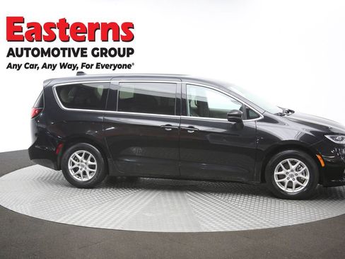 Used 2023 Chrysler Pacifica Touring-L FWD image 48