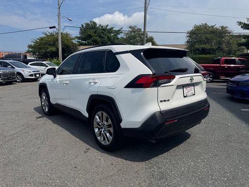 Used 2019 Toyota RAV4 XLE Premium FWD image 5