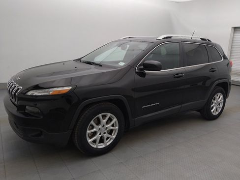 Used 2018 Jeep Cherokee Latitude image 2
