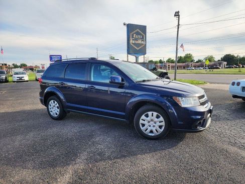 Used 2019 Dodge Journey SE FWD image 2