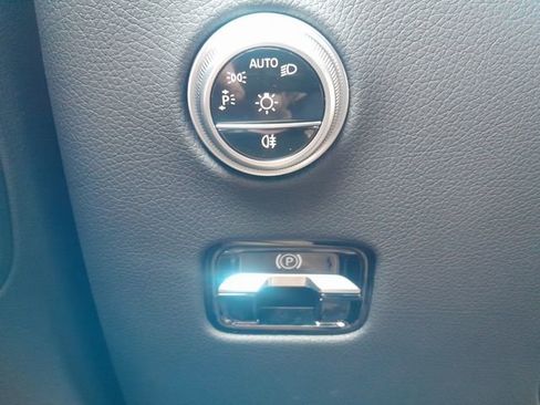 Used 2024 Mercedes-Benz GLC 300 4MATIC image 8