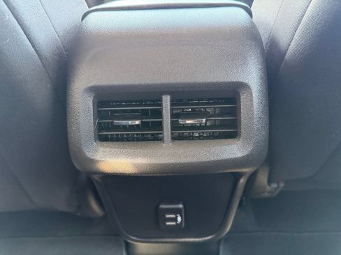 Used 2024 Chevrolet Equinox LT FWD image 27