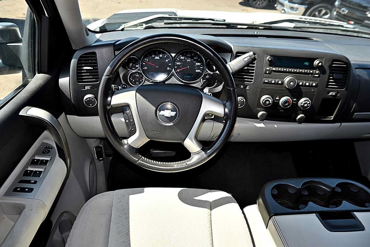 Used 2007 Chevrolet Silverado 2500 LT AWD/4WD image 16