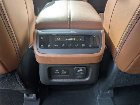 Certified 2024 Nissan Pathfinder Platinum w/ Black Appearance Package FWD image 40