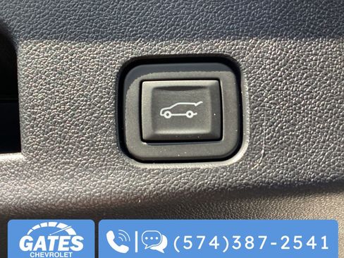 Used 2025 GMC Acadia Elevation image 13