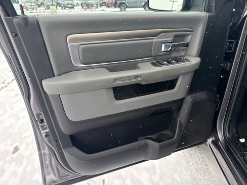 Used 2018 RAM 1500 Classic SLT image 11