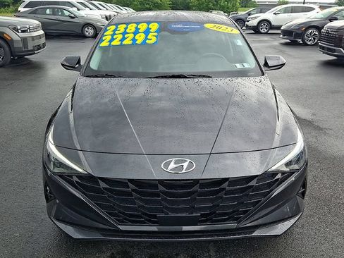 Used 2023 Hyundai Elantra SEL w/ Convenience Package FWD image 2