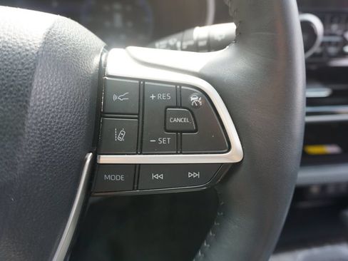 Used 2023 Toyota Highlander Platinum FWD image 9
