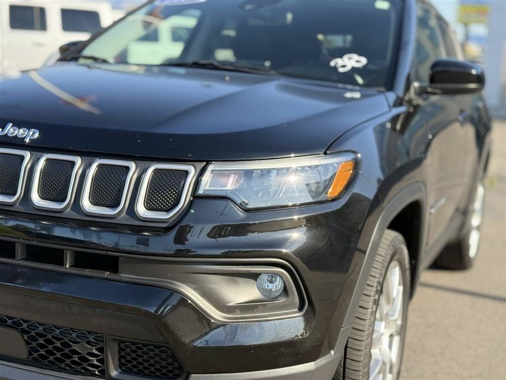 Used 2022 Jeep Compass Latitude AWD/4WD image 12