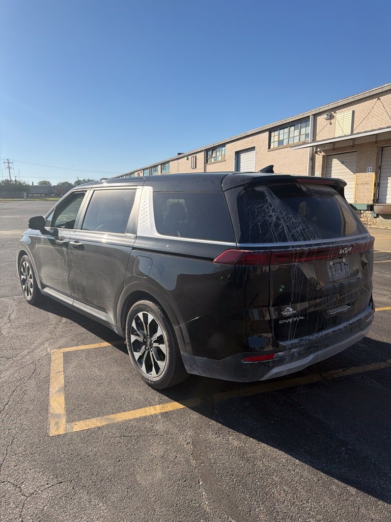 Used 2024 Kia Carnival EX FWD image 8