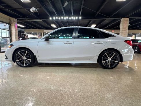 Used 2022 Honda Civic Touring image 4