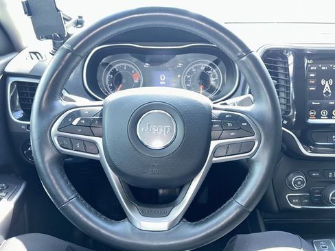 Used 2019 Jeep Cherokee Limited FWD image 12