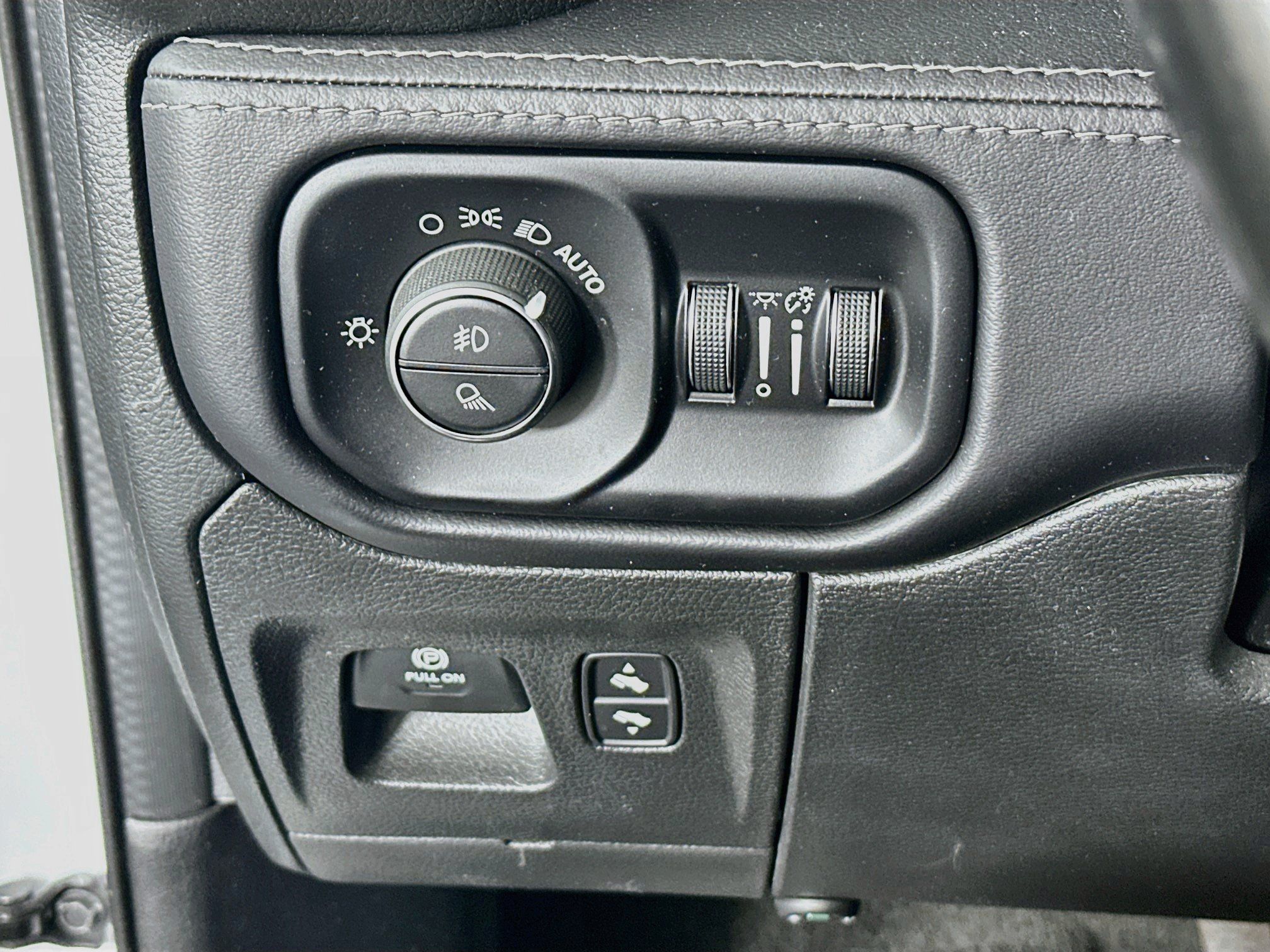 Used 2023 RAM 1500 Limited AWD/4WD image 17