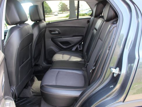 Used 2018 Chevrolet Trax LT w/ Sun & Sound Package AWD/4WD image 32