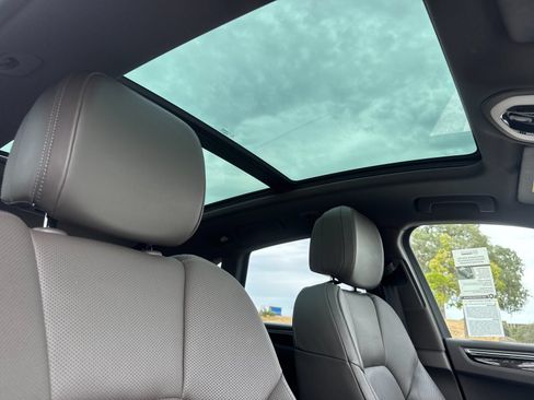 Used 2018 Porsche Macan AWD/4WD image 16