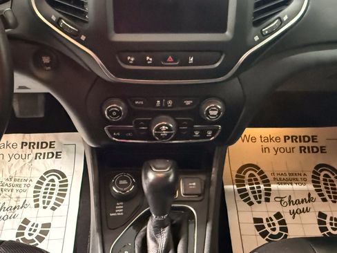 Used 2023 Jeep Cherokee Altitude Lux AWD/4WD image 25