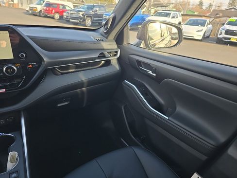 New 2026 Toyota Highlander XSE image 25