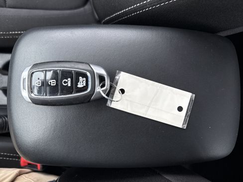 Used 2025 Hyundai Venue SEL FWD image 22