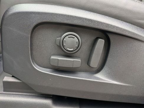 New 2026 Land Rover Defender 110 X-Dynamic SE image 16