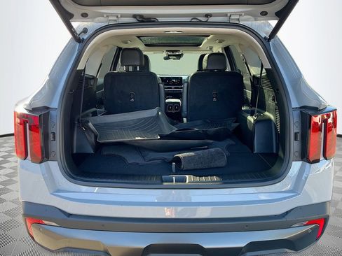 Certified 2025 Kia Sorento SX image 33
