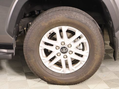 Used 2025 Toyota Sequoia SR5 AWD/4WD image 21