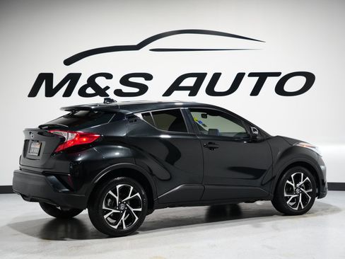 Used 2022 Toyota C-HR XLE image 7
