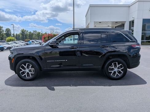 Used 2025 Jeep Grand Cherokee Limited w/ Luxury Tech Group II AWD/4WD image 8
