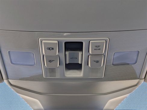 Used 2023 Volkswagen Jetta SE image 22