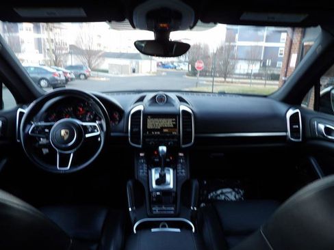 Used 2016 Porsche Cayenne image 22