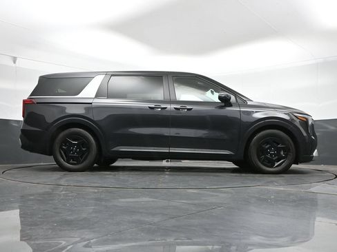 Used 2025 Kia Carnival FWD image 43