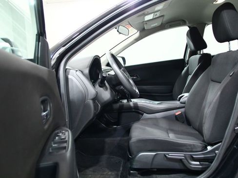 Used 2018 Honda HR-V LX image 4