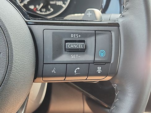 Used 2022 Nissan Pathfinder SV AWD/4WD image 22