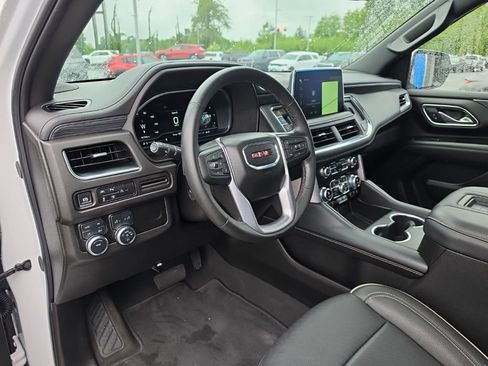 Used 2024 GMC Yukon SLT w/ SLT Luxury Package AWD/4WD image 10