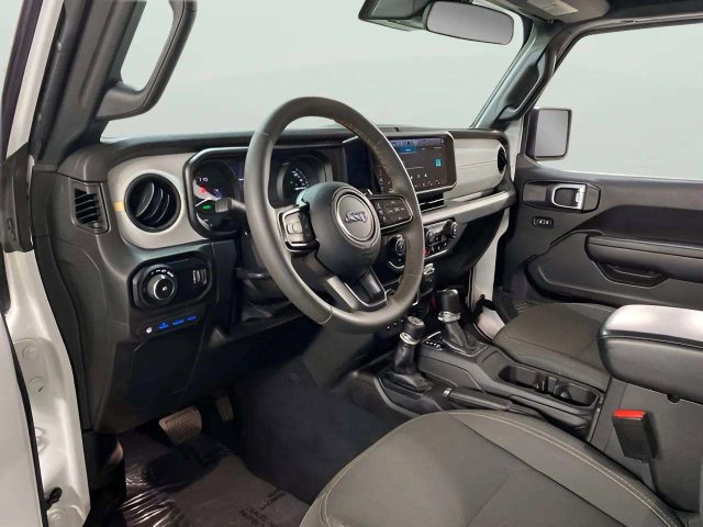 Used 2024 Jeep Wrangler Unlimited w/ Convenience Group AWD/4WD image 17