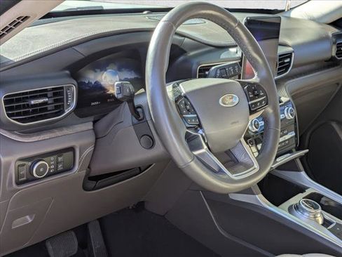 Used 2024 Ford Explorer Platinum w/ Technology Package image 7