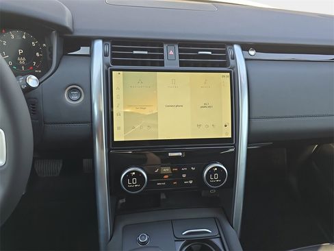 New 2025 Land Rover Discovery S image 22