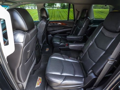 Used 2018 Cadillac Escalade Luxury image 44