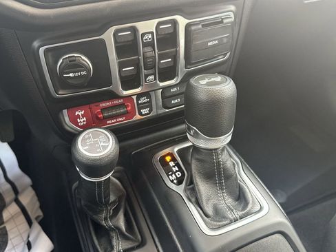 Used 2025 Jeep Wrangler Unlimited Rubicon 4xe w/ Convenience Group image 22