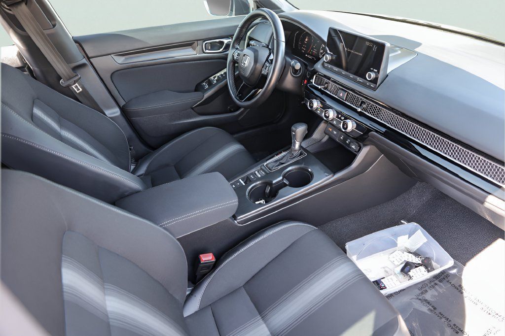 Used 2025 Honda Civic Sport image 31
