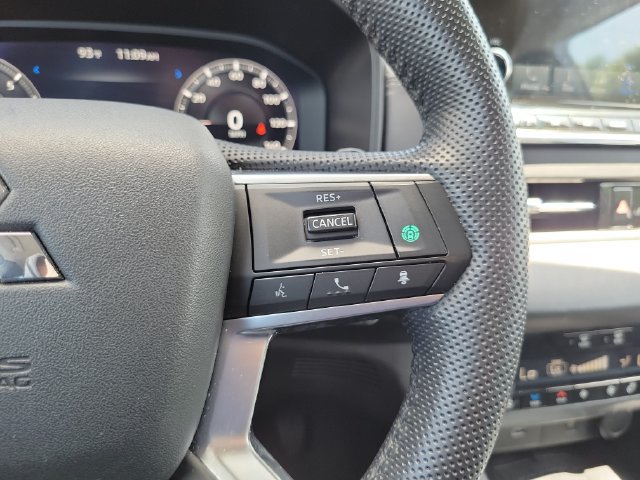 Used 2023 Mitsubishi Outlander SEL AWD/4WD image 23