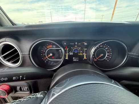 Used 2022 Jeep Gladiator Overland w/ Popular Equipment Package AWD/4WD image 17