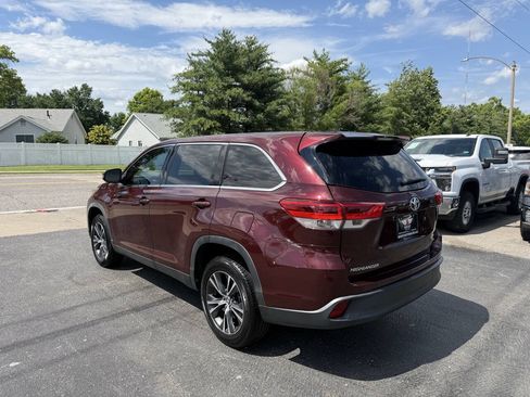 Used 2019 Toyota Highlander LE FWD image 4