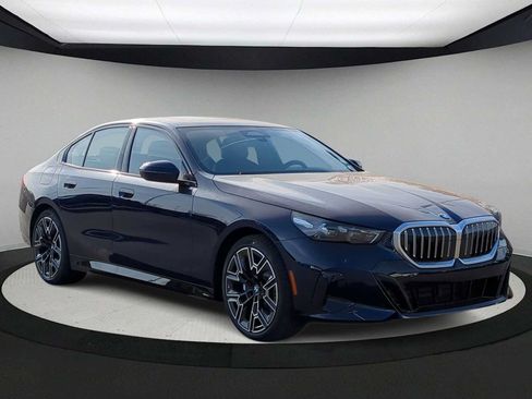 Used 2026 BMW 530i xDrive w/ M Sport Package AWD/4WD image 2