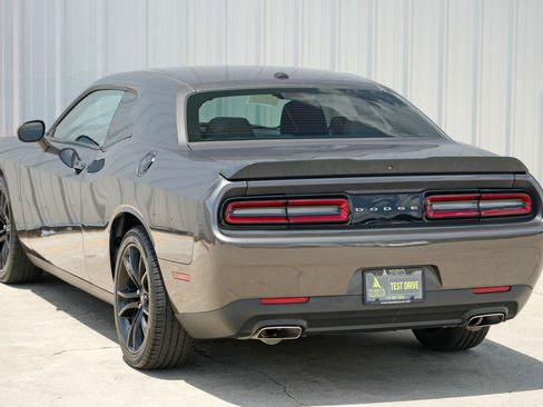 Used 2018 Dodge Challenger SXT w/ Blacktop Package image 39