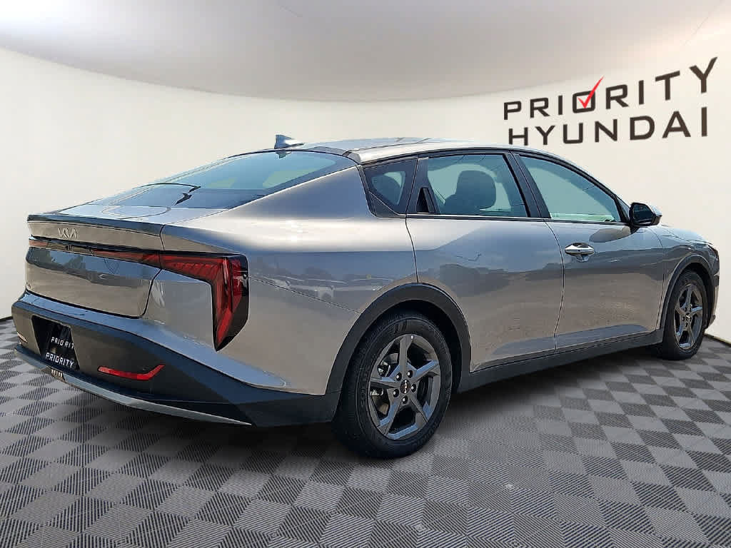Used 2025 Kia K4 FWD image 4