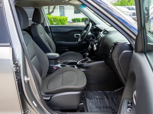 Used 2019 Kia Soul FWD image 10