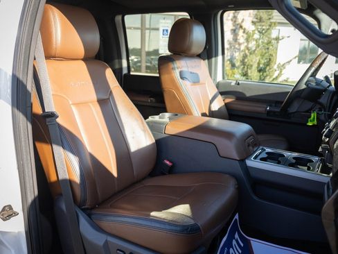 Used 2015 Ford F250 Platinum w/ FX4 Off-Road Package image 31