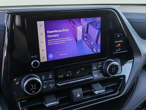 Used 2023 Toyota Highlander XLE image 19